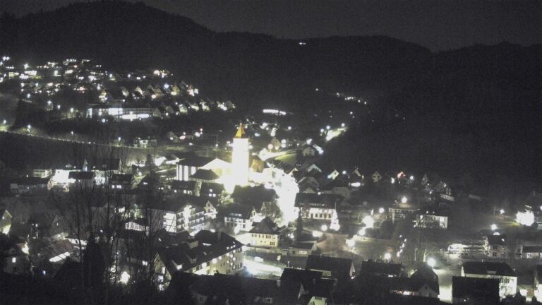 Dieses Bild zeigt eine Webcam-Aufnahme von Ottenhöfen, aufgenommen am Dienstag, den 16.12.2025 um 18:20 Uhr