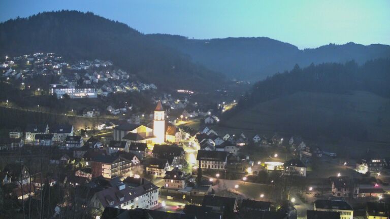 Dieses Bild zeigt eine Webcam-Aufnahme von Ottenhöfen, aufgenommen am Donnerstag, den 05.02.2026 um 18:10 Uhr