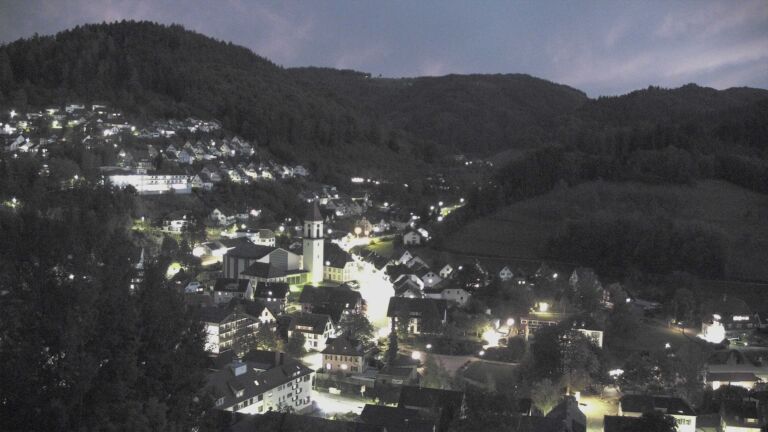Dieses Bild zeigt eine Webcam-Aufnahme von Ottenhöfen, aufgenommen am Freitag, den 16.10.2026 um 19:20 Uhr