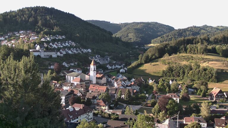 Dieses Bild zeigt eine Webcam-Aufnahme von Ottenhöfen, aufgenommen am Freitag, den 10.07.2026 um 07:00 Uhr