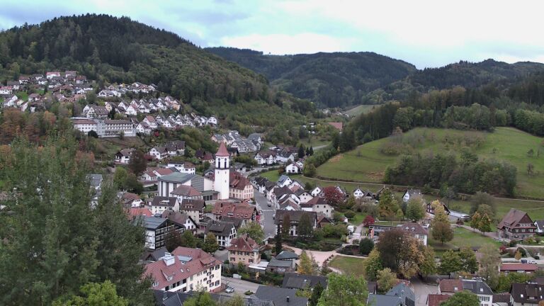 Dieses Bild zeigt eine Webcam-Aufnahme von Ottenhöfen, aufgenommen am Samstag, den 24.10.2026 um 08:20 Uhr