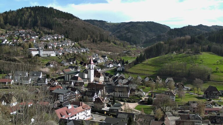 Dieses Bild zeigt eine Webcam-Aufnahme von Ottenhöfen, aufgenommen am Montag, den 06.04.2026 um 16:40 Uhr