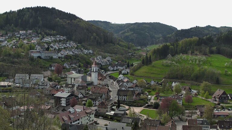 Dieses Bild zeigt eine Webcam-Aufnahme von Ottenhöfen, aufgenommen am Donnerstag, den 16.04.2026 um 10:50 Uhr