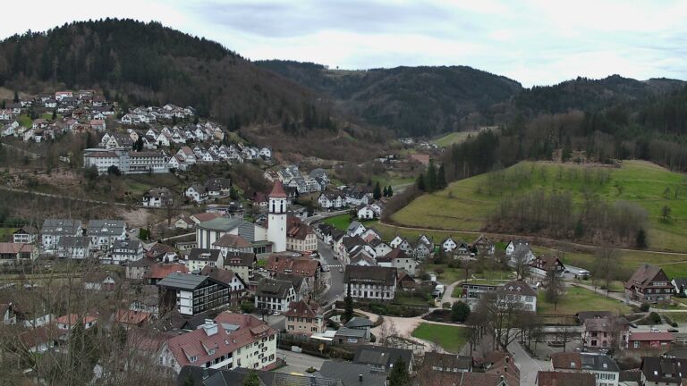 Dieses Bild zeigt eine Webcam-Aufnahme von Ottenhöfen, aufgenommen am Samstag, den 28.02.2026 um 17:30 Uhr
