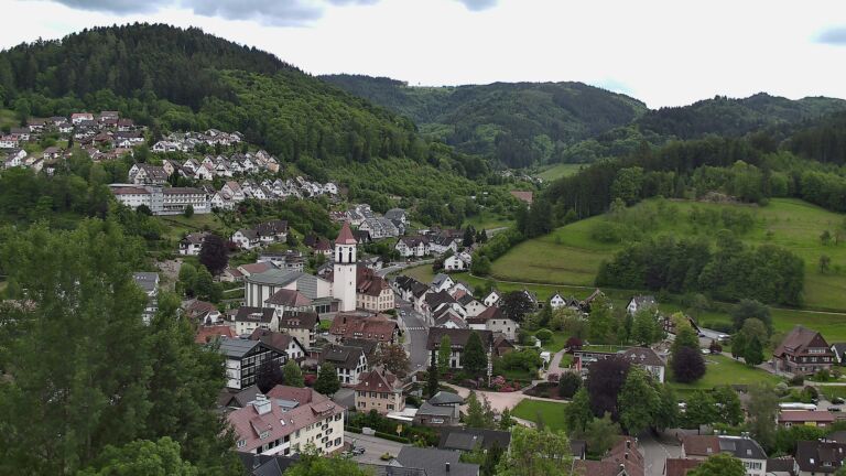 Dieses Bild zeigt eine Webcam-Aufnahme von Ottenhöfen, aufgenommen am Dienstag, den 19.05.2026 um 16:40 Uhr