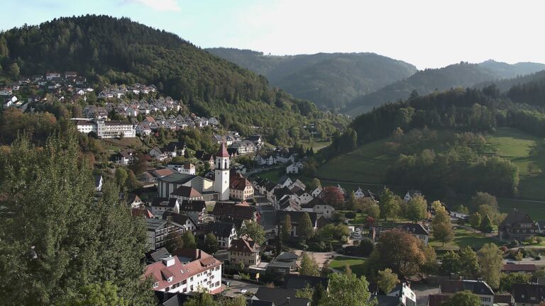 Dieses Bild zeigt eine Webcam-Aufnahme von Ottenhöfen, aufgenommen am Montag, den 19.10.2026 um 16:10 Uhr