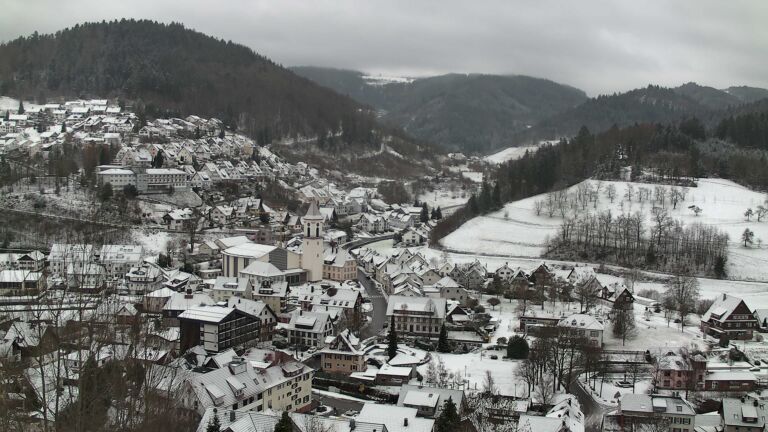 Dieses Bild zeigt eine Webcam-Aufnahme von Ottenhöfen, aufgenommen am Freitag, den 02.01.2026 um 10:10 Uhr