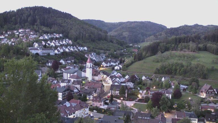 Dieses Bild zeigt eine Webcam-Aufnahme von Ottenhöfen, aufgenommen am Freitag, den 01.05.2026 um 05:40 Uhr