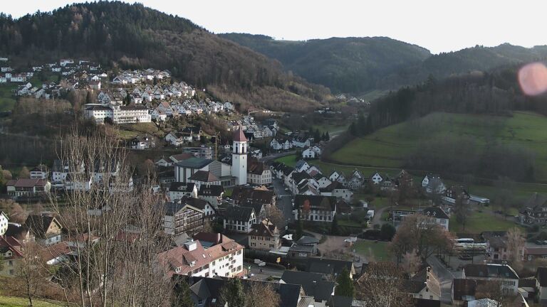 Dieses Bild zeigt eine Webcam-Aufnahme von Ottenhöfen, aufgenommen am Donnerstag, den 18.12.2025 um 15:00 Uhr