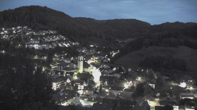 Dieses Bild zeigt eine Webcam-Aufnahme von Ottenhöfen, aufgenommen am Sonntag, den 20.09.2026 um 20:00 Uhr