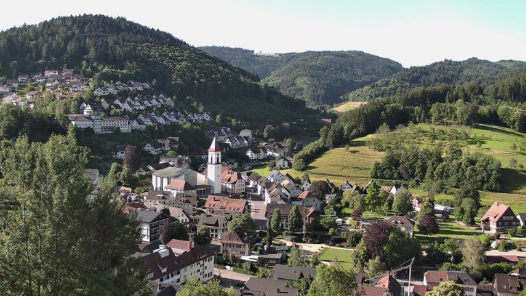 Dieses Bild zeigt eine Webcam-Aufnahme von Ottenhöfen, aufgenommen am Sonntag, den 14.06.2026 um 08:20 Uhr