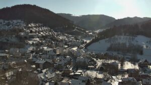 Dieses Bild zeigt eine Webcam-Aufnahme von Ottenhöfen, aufgenommen am Mittwoch, den 07.01.2026 um 12:30 Uhr