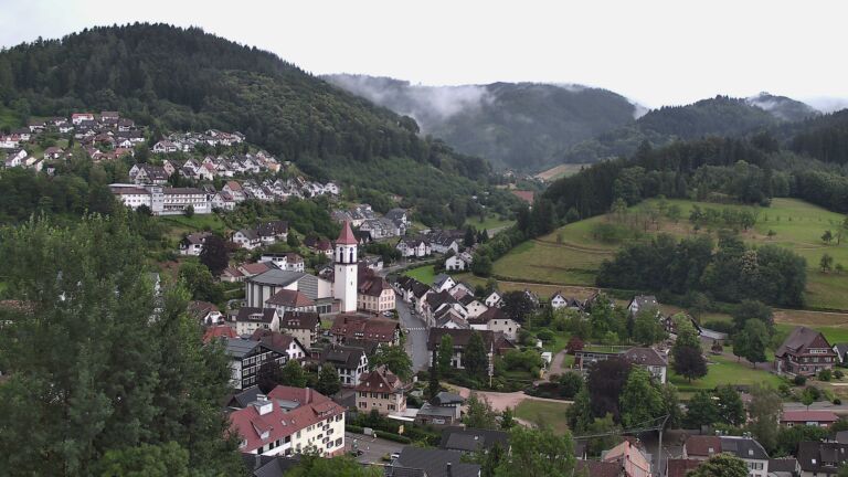 Dieses Bild zeigt eine Webcam-Aufnahme von Ottenhöfen, aufgenommen am Montag, den 29.06.2026 um 07:00 Uhr
