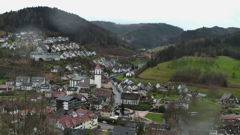 Dieses Bild zeigt eine Webcam-Aufnahme von Ottenhöfen, aufgenommen am Mittwoch, den 25.03.2026 um 13:30 Uhr