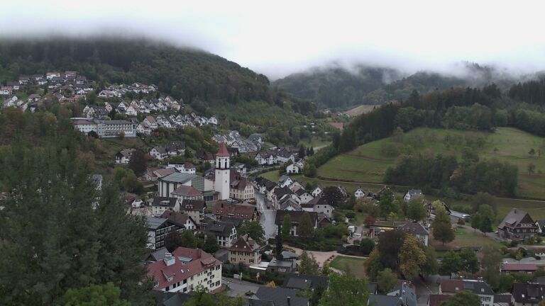Dieses Bild zeigt eine Webcam-Aufnahme von Ottenhöfen, aufgenommen am Donnerstag, den 01.10.2026 um 18:20 Uhr