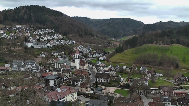 Dieses Bild zeigt eine Webcam-Aufnahme von Ottenhöfen, aufgenommen am Dienstag, den 17.03.2026 um 13:40 Uhr