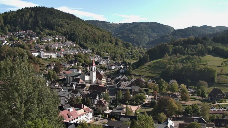 Dieses Bild zeigt eine Webcam-Aufnahme von Ottenhöfen, aufgenommen am Sonntag, den 27.09.2026 um 16:00 Uhr
