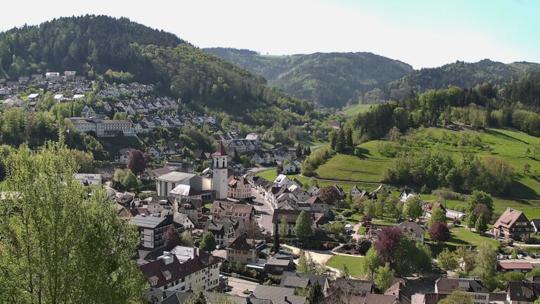 Dieses Bild zeigt eine Webcam-Aufnahme von Ottenhöfen, aufgenommen am Montag, den 27.04.2026 um 10:30 Uhr