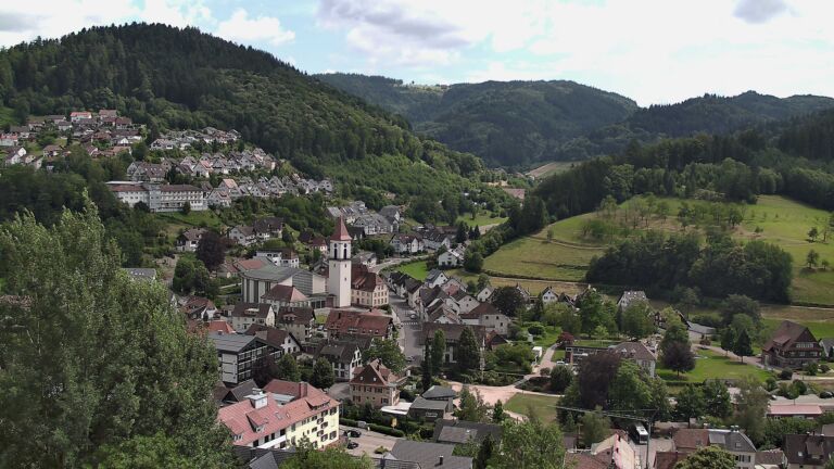 Dieses Bild zeigt eine Webcam-Aufnahme von Ottenhöfen, aufgenommen am Montag, den 29.06.2026 um 15:10 Uhr