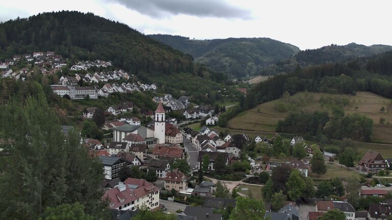Dieses Bild zeigt eine Webcam-Aufnahme von Ottenhöfen, aufgenommen am Freitag, den 28.08.2026 um 14:30 Uhr
