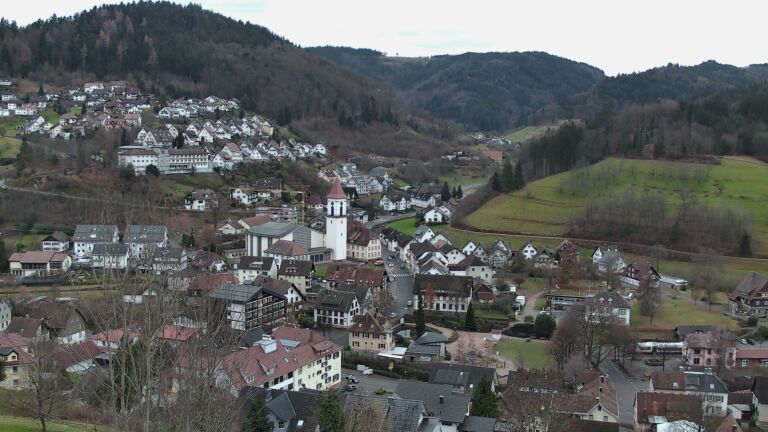 Dieses Bild zeigt eine Webcam-Aufnahme von Ottenhöfen, aufgenommen am Freitag, den 19.12.2025 um 16:10 Uhr