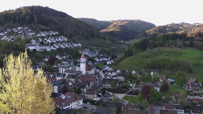 Dieses Bild zeigt eine Webcam-Aufnahme von Ottenhöfen, aufgenommen am Freitag, den 24.04.2026 um 07:20 Uhr