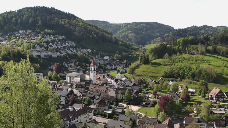 Dieses Bild zeigt eine Webcam-Aufnahme von Ottenhöfen, aufgenommen am Sonntag, den 26.04.2026 um 09:30 Uhr