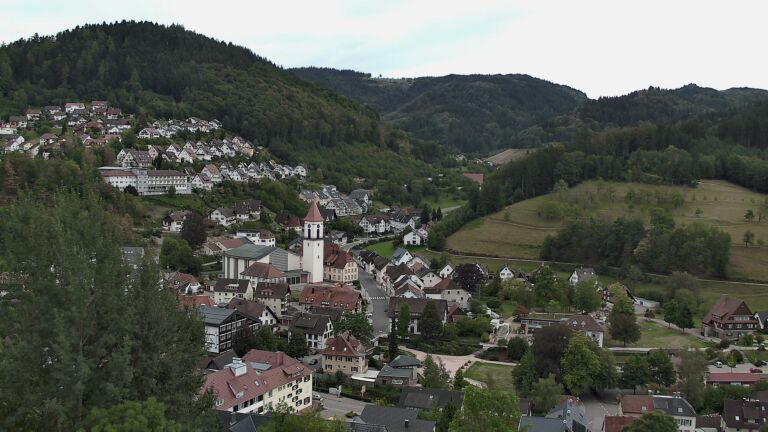 Dieses Bild zeigt eine Webcam-Aufnahme von Ottenhöfen, aufgenommen am Donnerstag, den 03.09.2026 um 17:10 Uhr