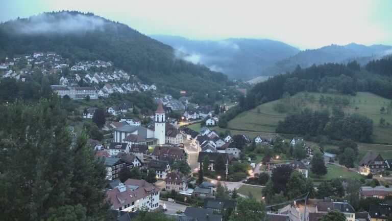 Dieses Bild zeigt eine Webcam-Aufnahme von Ottenhöfen, aufgenommen am Mittwoch, den 01.07.2026 um 05:00 Uhr