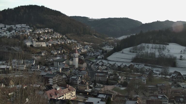 Dieses Bild zeigt eine Webcam-Aufnahme von Ottenhöfen, aufgenommen am Donnerstag, den 01.01.2026 um 15:00 Uhr