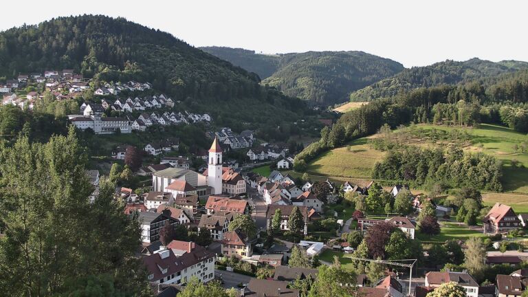 Dieses Bild zeigt eine Webcam-Aufnahme von Ottenhöfen, aufgenommen am Donnerstag, den 18.06.2026 um 07:00 Uhr