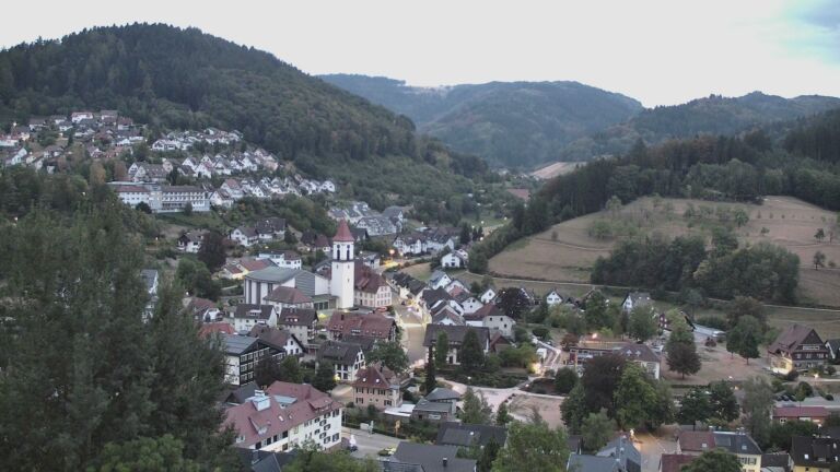 Dieses Bild zeigt eine Webcam-Aufnahme von Ottenhöfen, aufgenommen am Dienstag, den 18.08.2026 um 06:00 Uhr
