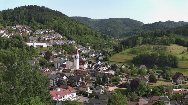 Dieses Bild zeigt eine Webcam-Aufnahme von Ottenhöfen, aufgenommen am Sonntag, den 24.05.2026 um 17:50 Uhr