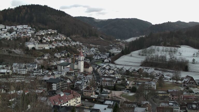 Dieses Bild zeigt eine Webcam-Aufnahme von Ottenhöfen, aufgenommen am Dienstag, den 30.12.2025 um 16:40 Uhr