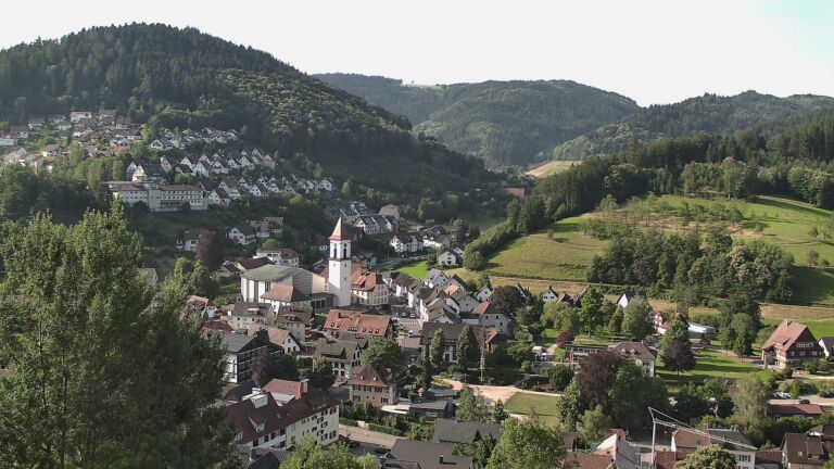 Dieses Bild zeigt eine Webcam-Aufnahme von Ottenhöfen, aufgenommen am Freitag, den 26.06.2026 um 08:30 Uhr