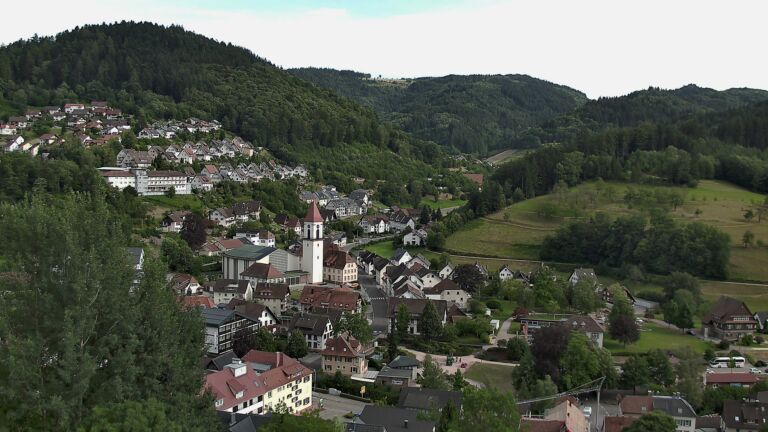 Dieses Bild zeigt eine Webcam-Aufnahme von Ottenhöfen, aufgenommen am Dienstag, den 07.07.2026 um 18:10 Uhr