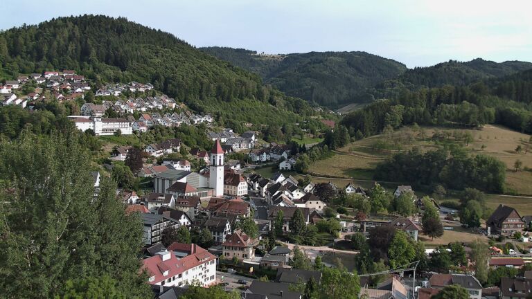 Dieses Bild zeigt eine Webcam-Aufnahme von Ottenhöfen, aufgenommen am Samstag, den 25.07.2026 um 18:40 Uhr