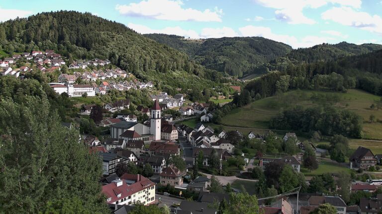 Dieses Bild zeigt eine Webcam-Aufnahme von Ottenhöfen, aufgenommen am Montag, den 06.07.2026 um 18:20 Uhr