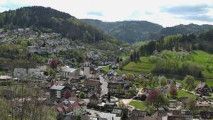 Dieses Bild zeigt eine Webcam-Aufnahme von Ottenhöfen, aufgenommen am Freitag, den 17.04.2026 um 12:30 Uhr