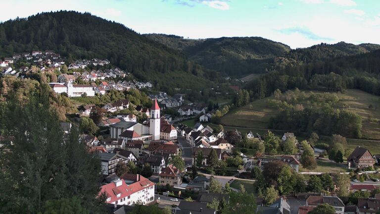 Dieses Bild zeigt eine Webcam-Aufnahme von Ottenhöfen, aufgenommen am Freitag, den 04.09.2026 um 19:00 Uhr