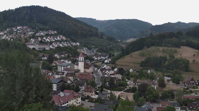 Dieses Bild zeigt eine Webcam-Aufnahme von Ottenhöfen, aufgenommen am Montag, den 17.08.2026 um 19:40 Uhr