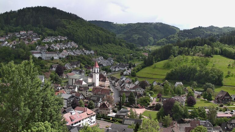 Dieses Bild zeigt eine Webcam-Aufnahme von Ottenhöfen, aufgenommen am Freitag, den 15.05.2026 um 15:10 Uhr