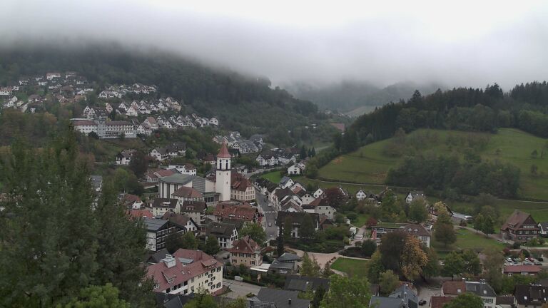 Dieses Bild zeigt eine Webcam-Aufnahme von Ottenhöfen, aufgenommen am Sonntag, den 18.10.2026 um 13:00 Uhr
