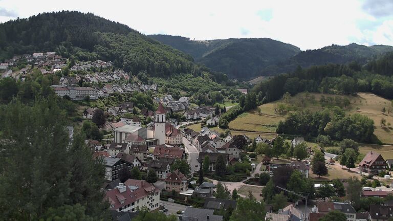 Dieses Bild zeigt eine Webcam-Aufnahme von Ottenhöfen, aufgenommen am Montag, den 27.07.2026 um 12:10 Uhr