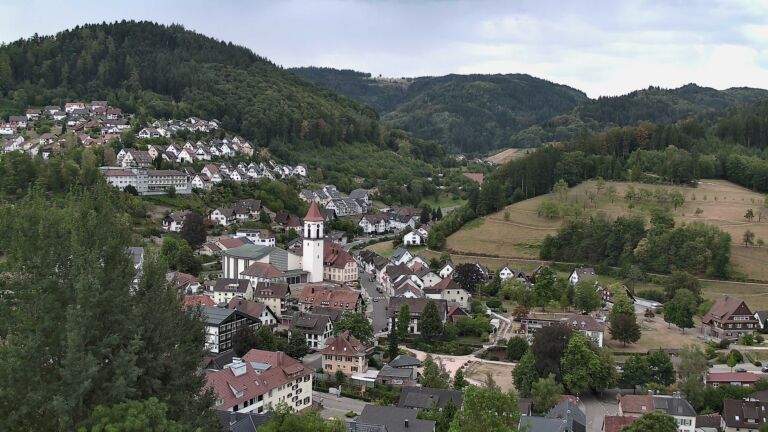 Dieses Bild zeigt eine Webcam-Aufnahme von Ottenhöfen, aufgenommen am Samstag, den 15.08.2026 um 08:10 Uhr