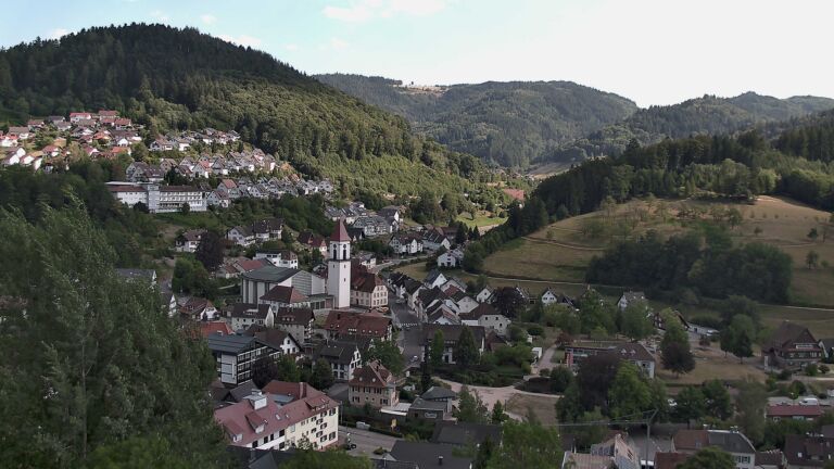 Dieses Bild zeigt eine Webcam-Aufnahme von Ottenhöfen, aufgenommen am Mittwoch, den 29.07.2026 um 17:10 Uhr