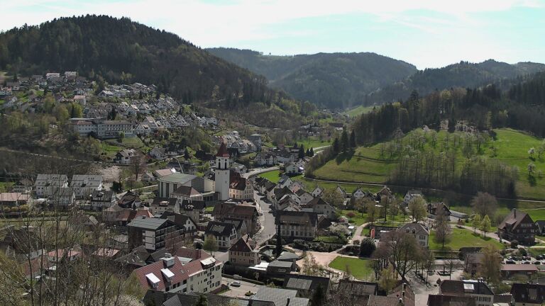 Dieses Bild zeigt eine Webcam-Aufnahme von Ottenhöfen, aufgenommen am Donnerstag, den 09.04.2026 um 13:30 Uhr