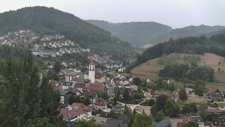 Dieses Bild zeigt eine Webcam-Aufnahme von Ottenhöfen, aufgenommen am Montag, den 17.08.2026 um 07:50 Uhr