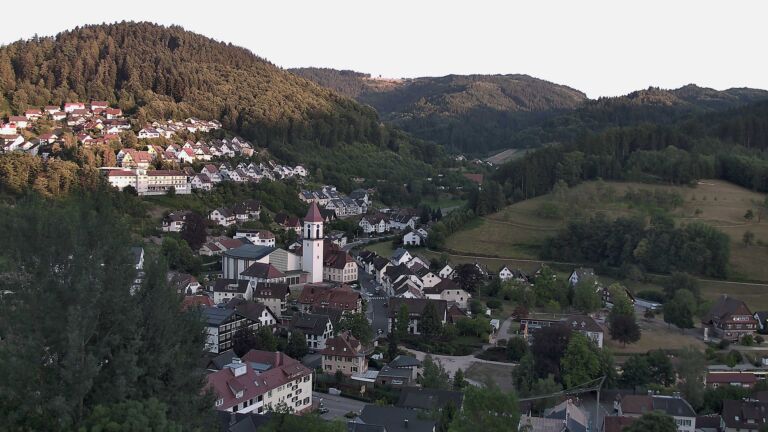 Dieses Bild zeigt eine Webcam-Aufnahme von Ottenhöfen, aufgenommen am Montag, den 27.07.2026 um 20:40 Uhr