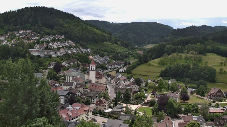 Dieses Bild zeigt eine Webcam-Aufnahme von Ottenhöfen, aufgenommen am Sonntag, den 31.05.2026 um 13:40 Uhr